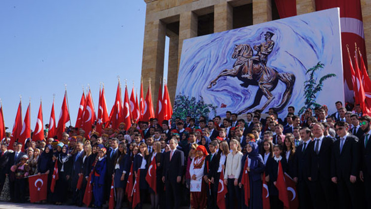 Gençlik ve Spor Bakanı Kılıç ile beraberindeki heyet Anıtkabiri ziyaret etti