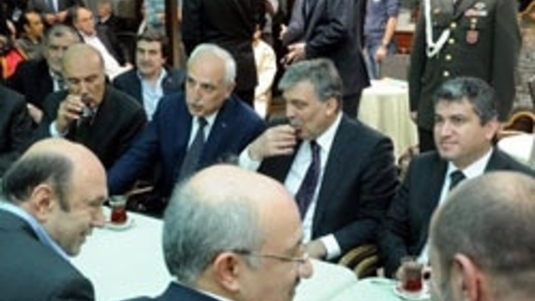 Cumhurbaşkanı Gülün Emirganda çay keyfi