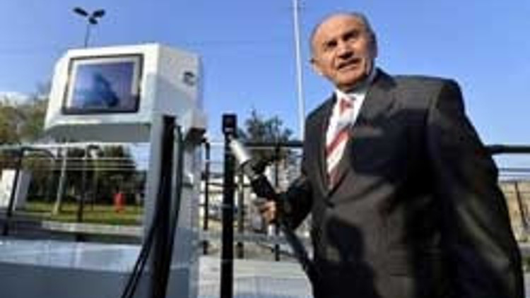 Haliç hattına hidrojenli beyaz otobüs