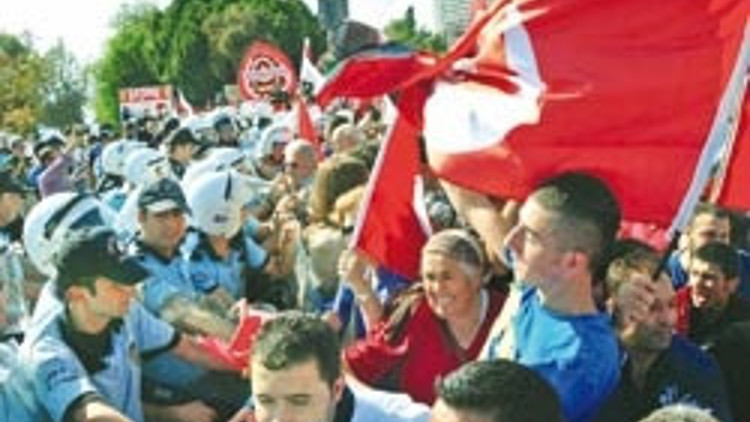 Barikatı aştılar Barikatı aştılar