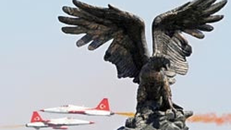 Kartalın başı koparıldı Kartalın başı koparıldı