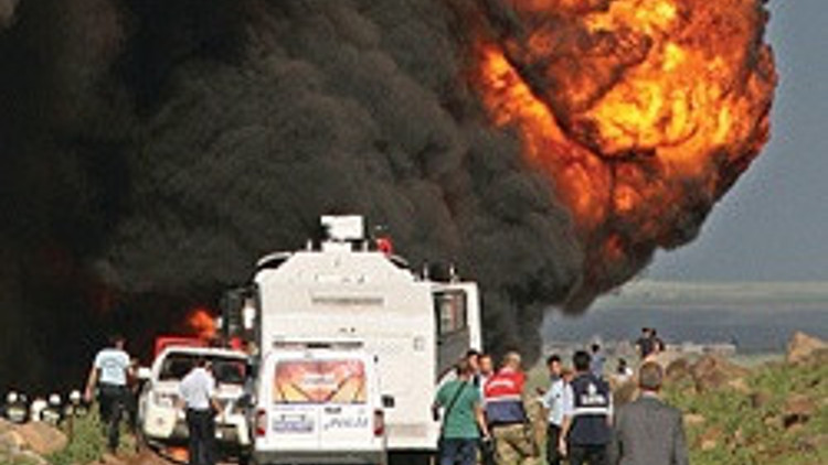 Dozer boru hattını deldi