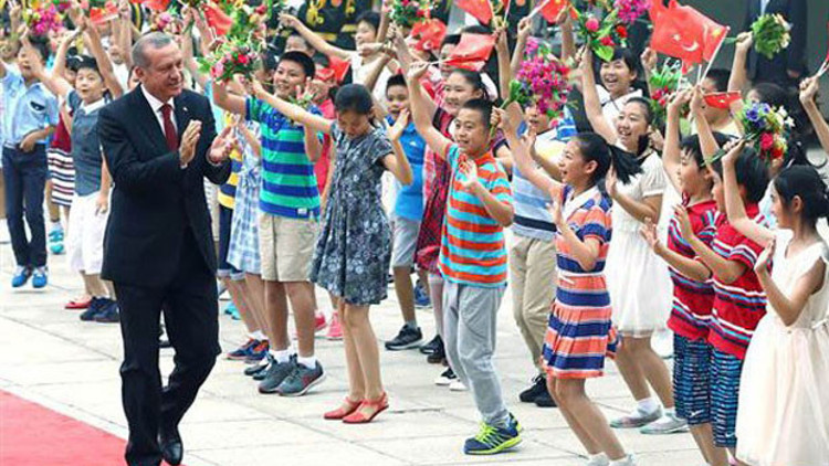 Cumhurbaşkanı Erdoğan için Pekinde sıcak karşılama töreni