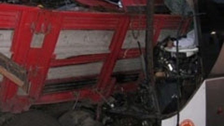Bolu Dağında kaza: 6 ölü Bolu Dağında kaza: 6 ölü