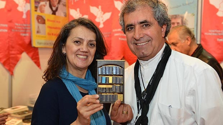 En küçük kitaba en küçük kitaplık