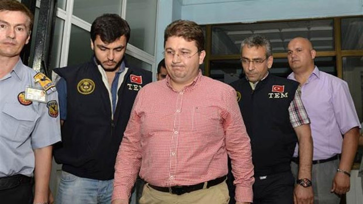 Emniyette 22 ilde eşzamanlı operasyon, resmi kıyafetli polislere de gözaltı