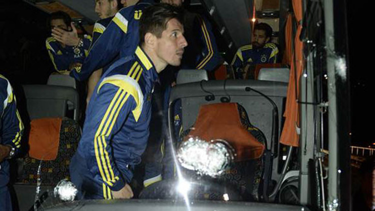 Trabzonda Fenerbahçeye silahlı saldırı Trabzonda Fenerbahçeye silahlı saldırı