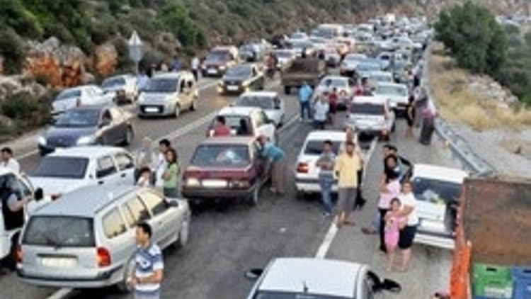 Fethiyede tsunami korkusu evleri boşalttı Fethiyede tsunami korkusu evleri boşalttı