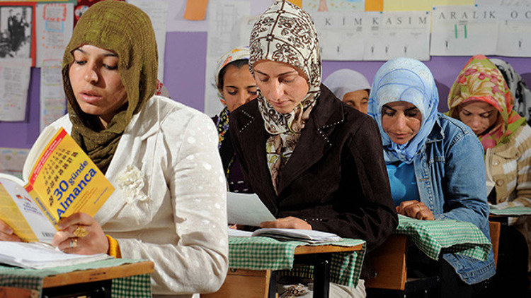 Almanya, aile birleşiminde dil şartını resmen askıya aldı Almanya, aile birleşiminde dil şartını resmen askıya aldı