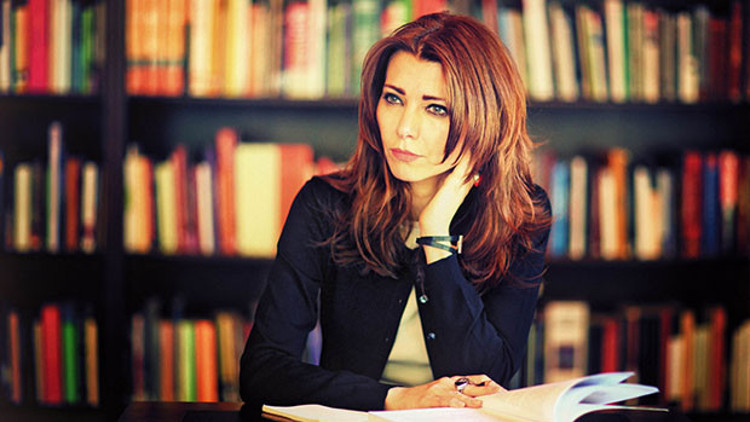 Elif Şafak korsanda da lider