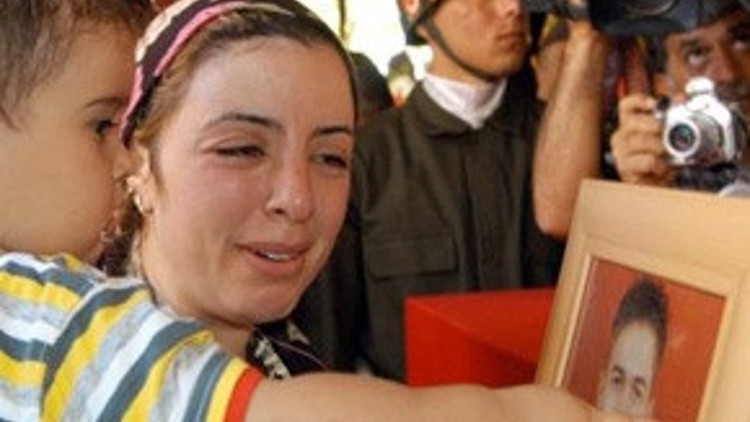 Bak oğlum baban şehit oldu