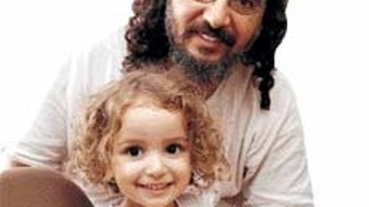 Dadılık eğitimi aldı Bay Anne oldu kızına bakıyor