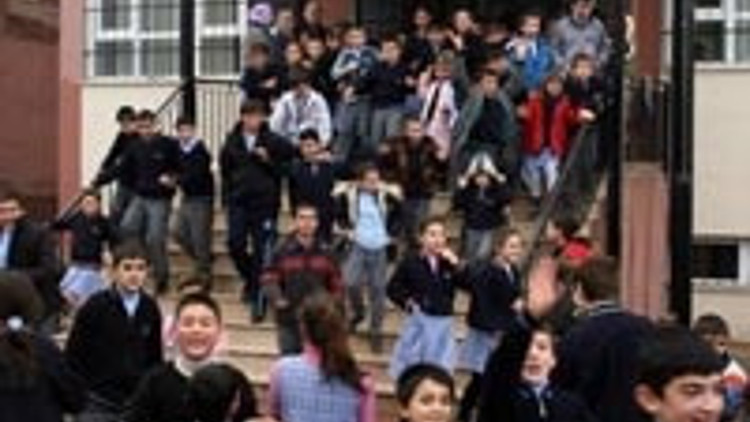 Okulda elektrik panosunda patlama oldu Okulda elektrik panosunda patlama oldu