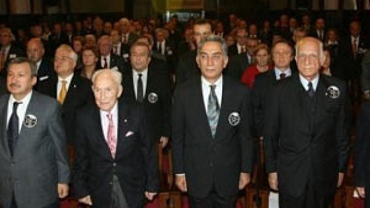 İnan Kıraç: : Atatürk Galatasaraylıydı