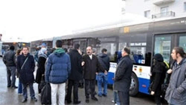 Metrobüste aktarmaya protesto