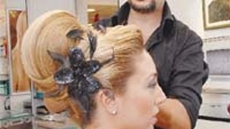 Saçınız ve makyajınız o geceye özel olsun