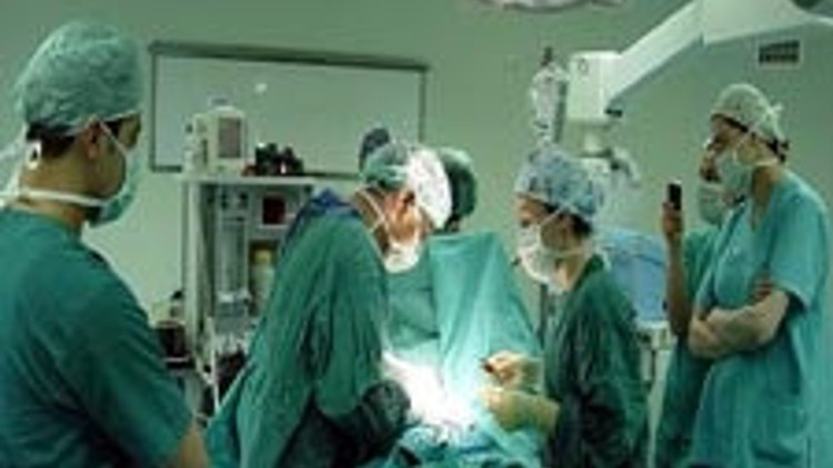 Göğüs kafesinden kulak kepçesi