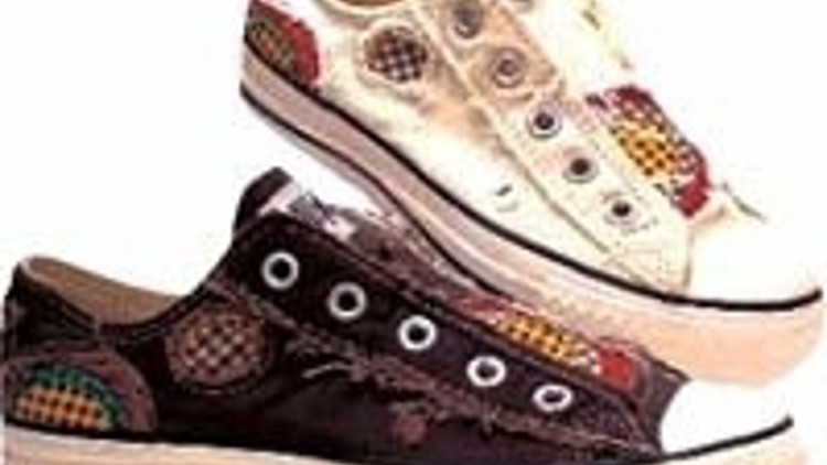 Son efsane Bağcıksız Converse