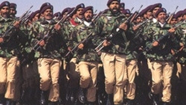 Pakistan ordusundan darbe tehdidi