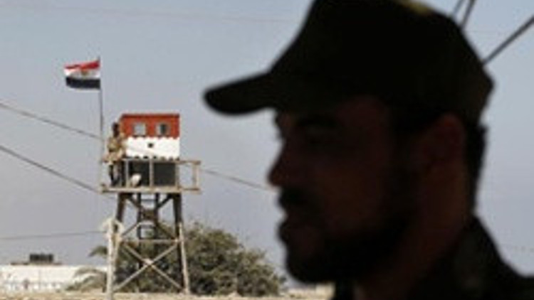 Mısır ordusundan olağanüstü hâl kararı Mısır ordusundan olağanüstü hâl kararı