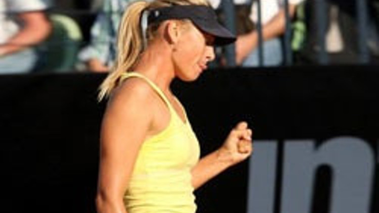 Sharapova kazandı ama bileğinin hakkıyla değil