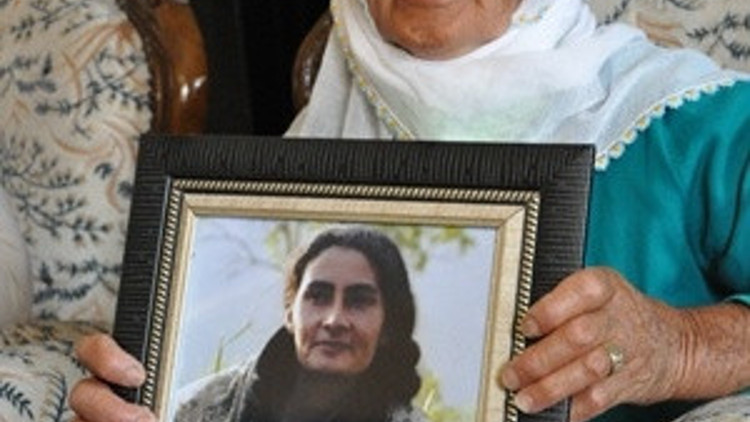 Bese Hozatın annesi: Kızım gelirse 7 kurban keseceğim Bese Hozatın annesi: Kızım gelirse 7 kurban keseceğim