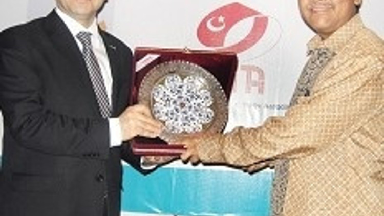 200 bin görüşmeye aracı oldu 14 milyar dolarlık iş yarattı 200 bin görüşmeye aracı oldu 14 milyar dolarlık iş yarattı