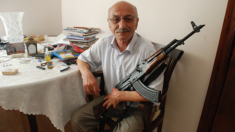 Turist olarak geldi general oldu