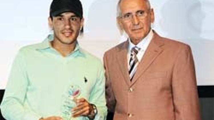 Ödülleri Gustavo Colman topladı