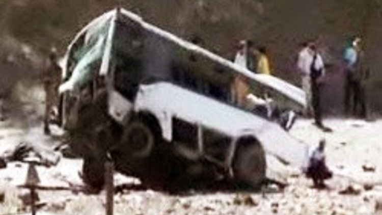 Bingölde mayınlı saldırı: 8 polis şehit Bingölde mayınlı saldırı: 8 polis şehit