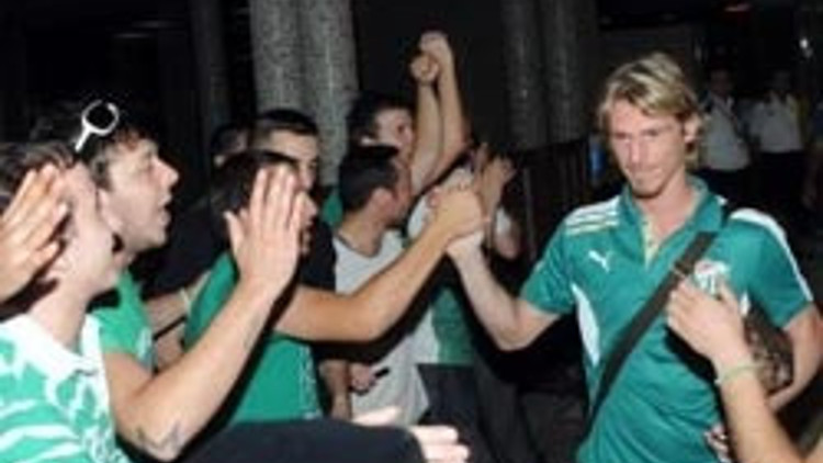 Timsaha coşkulu karşılama Timsaha coşkulu karşılama