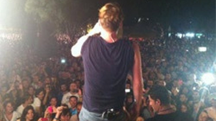 İçki yasağını protesto etti İçki yasağını protesto etti