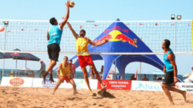 Plaj Voleybolu Balkan Şampiyonasının final etabı, Karasu ilçesinde tamamlandı.