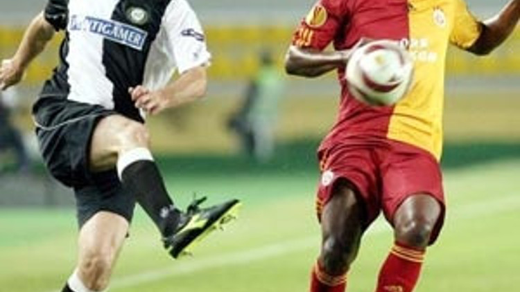 Aslanı hakem ve direkler dövdü