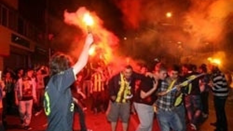 Her yer sarı-laciverte büründü