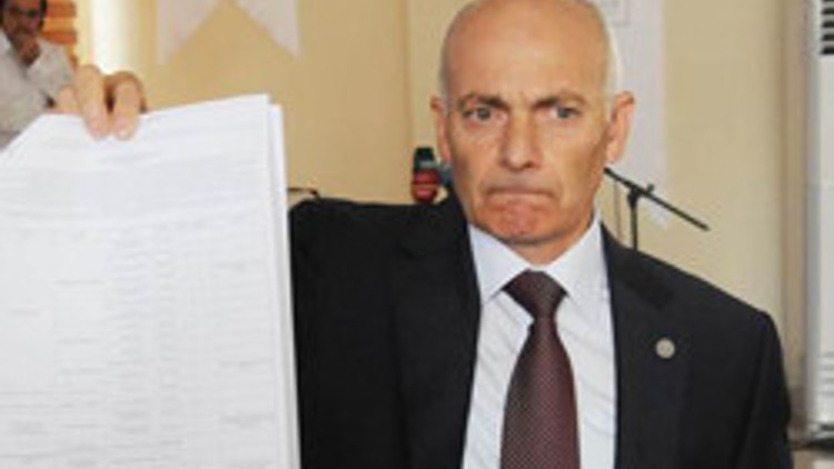 O üniversitenin rektörü istifa etti