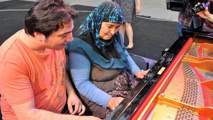 Fazıl Saya Antalyadaki İlk Şarkılar konserinde güzel sürpriz