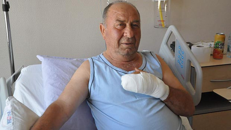 Akrep sokan parmağı kesildi