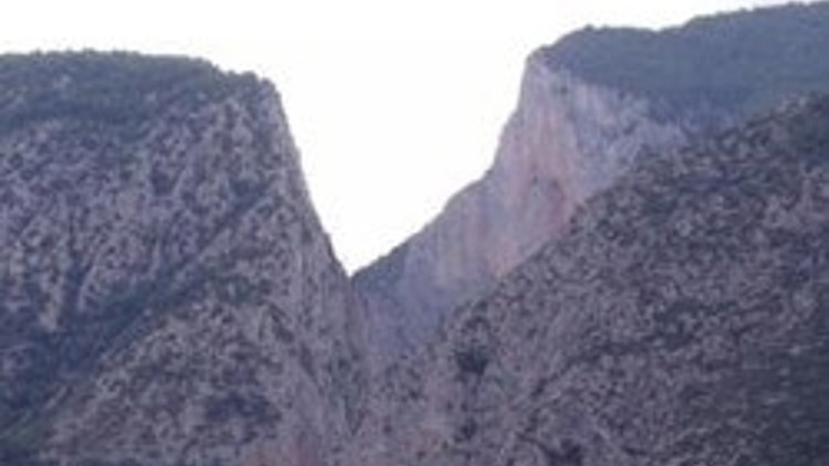 Valla Kanyonunda mahsur kalanlar kurtarıldı Valla Kanyonunda mahsur kalanlar kurtarıldı