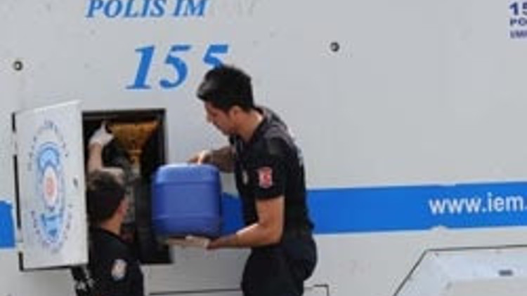 Tazyikli suyun içine biber gazı Tazyikli suyun içine biber gazı