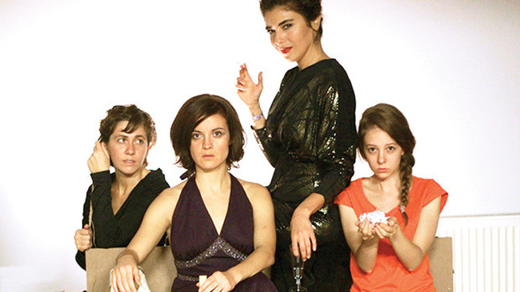 Tiyatrocular gece kulübüne sızdı