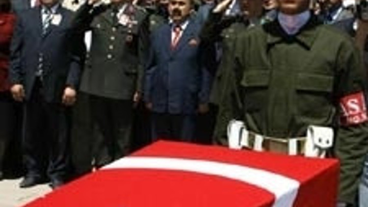 Şehidimizi 25 bin kişi uğurladı