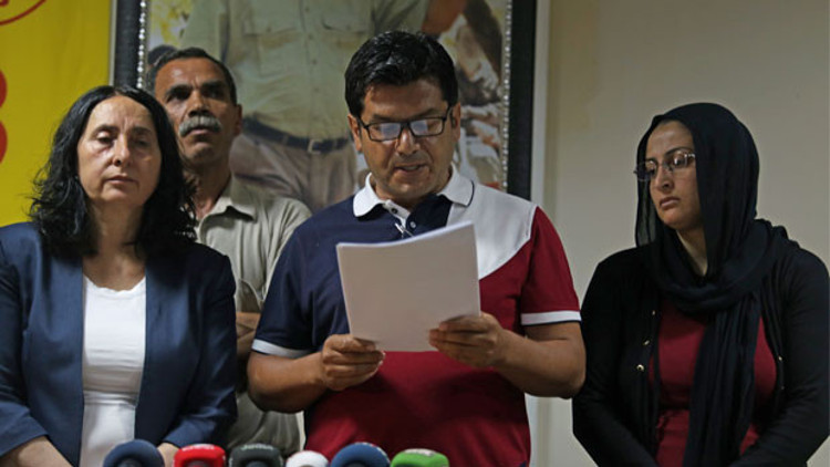 Öcalan posteri altında eylem açıklaması