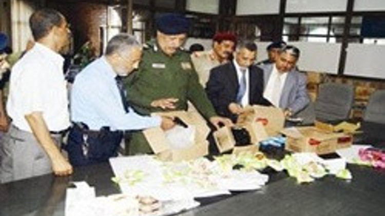 Yemende yine kaçak Türk silahları ele geçirildi Yemende yine kaçak Türk silahları ele geçirildi