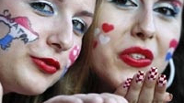 Hırvatistan-Türkiye maçı renklendi