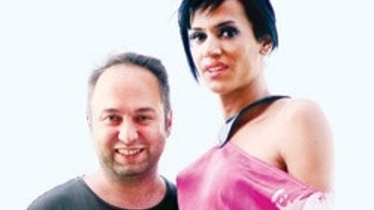 Adım Çağla Şıkelden, soyadım Demet Akalından Adım Çağla Şıkelden, soyadım Demet Akalından