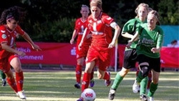 Bilgin Defterlinin takımı Köln namağlup lider
