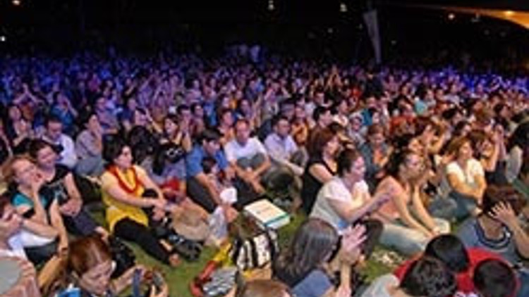 Zuhal Olcay izdihamı Zuhal Olcay izdihamı