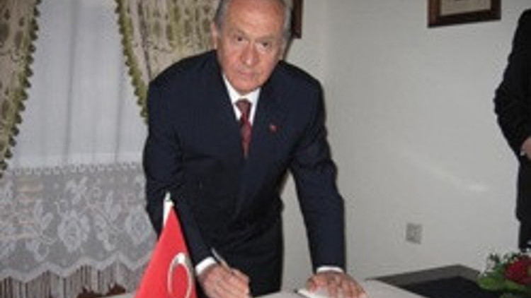 Selanikte Bahçeliye tepki