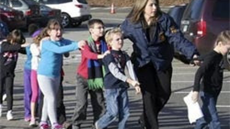 20 ilkokul öğrencisini katletti 20 ilkokul öğrencisini katletti